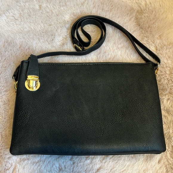NWOT VEGAN PURSE LEATHER LOOK. BLACK - Picture 1 of 7